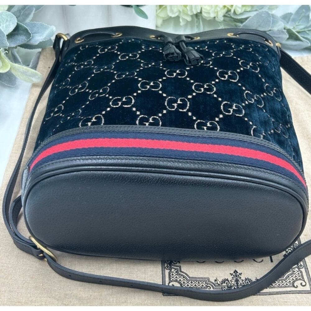 Women's Gucci OPHIDIA blue velvet bucket bag with leather trim, and web stripe - Picture 15 of 16